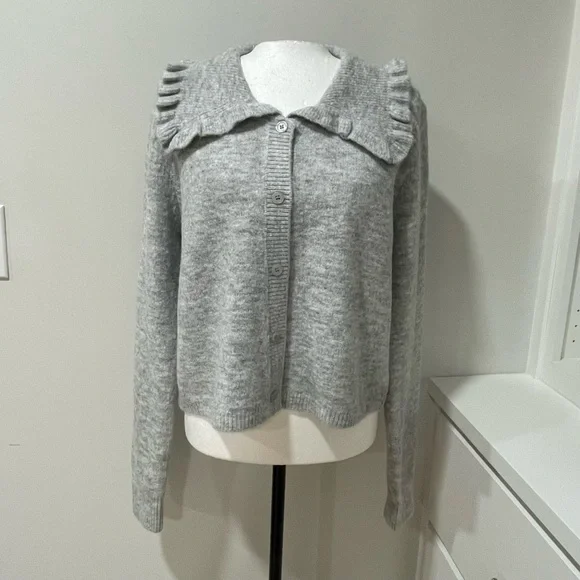 NWT Anthropologie Self Contrast Ainsley Ruffle Collar Cardigan Sweater Gray Boho - Picture 3 of 12